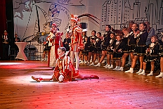 01 Damens AMaB 2026- 02-02 14  Sonntags Tour, 1. Februar - Am Sonntagvormittag, Damensitzung, war unser 1. Heimspiel bei den » Blauen Jungs « in der Aula vom Reinhard-und-Max-Mannesmann-Gymnasium. Danach in die 5. Etage vom IntercityHotel, 77 Jahre Rote Funken werden dort gefeiert. Später und der Gnadenkirche in Neumühl feierten die Senioren Karneval. Weiter ging es dann in der Rheinhausenhalle mit der Damensitzung von Rot-Weiß. Im Steinhof stand dann die Kindersitzung von den Musketieren auf dem Programm. Zum späten Nachmittag ging es dann etwas kleiner zu, Tanztee der SPD Großenbaum/Rahm im Coupe 1900. : DVPJ, Toni I, Kinderprinz Juls I., Juls I., Prinzessin, Aileen I., Prinzessin Aileen I., HDK, Duisburg, Karneval, Helau, Tollität, Event, Session 2025, Session 2026, Hauptausschuss, Gemeinschaft, Hauptausschuss Karneval Duisburg, Duisburg ist echt