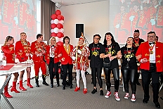 02 77Jahre RoteFunken 2026- 02-02 11  Sonntags Tour, 1. Februar - Am Sonntagvormittag, Damensitzung, war unser 1. Heimspiel bei den » Blauen Jungs « in der Aula vom Reinhard-und-Max-Mannesmann-Gymnasium. Danach in die 5. Etage vom IntercityHotel, 77 Jahre Rote Funken werden dort gefeiert. Später und der Gnadenkirche in Neumühl feierten die Senioren Karneval. Weiter ging es dann in der Rheinhausenhalle mit der Damensitzung von Rot-Weiß. Im Steinhof stand dann die Kindersitzung von den Musketieren auf dem Programm. Zum späten Nachmittag ging es dann etwas kleiner zu, Tanztee der SPD Großenbaum/Rahm im Coupe 1900. : DVPJ, Toni I, Kinderprinz Juls I., Juls I., Prinzessin, Aileen I., Prinzessin Aileen I., HDK, Duisburg, Karneval, Helau, Tollität, Event, Session 2025, Session 2026, Hauptausschuss, Gemeinschaft, Hauptausschuss Karneval Duisburg, Duisburg ist echt