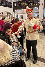 03 SeniorKa Gnadenkirche 2026- 02-02 10  Sonntags Tour, 1. Februar - Am Sonntagvormittag, Damensitzung, war unser 1. Heimspiel bei den » Blauen Jungs « in der Aula vom Reinhard-und-Max-Mannesmann-Gymnasium. Danach in die 5. Etage vom IntercityHotel, 77 Jahre Rote Funken werden dort gefeiert. Später und der Gnadenkirche in Neumühl feierten die Senioren Karneval. Weiter ging es dann in der Rheinhausenhalle mit der Damensitzung von Rot-Weiß. Im Steinhof stand dann die Kindersitzung von den Musketieren auf dem Programm. Zum späten Nachmittag ging es dann etwas kleiner zu, Tanztee der SPD Großenbaum/Rahm im Coupe 1900. : DVPJ, Toni I, Kinderprinz Juls I., Juls I., Prinzessin, Aileen I., Prinzessin Aileen I., HDK, Duisburg, Karneval, Helau, Tollität, Event, Session 2025, Session 2026, Hauptausschuss, Gemeinschaft, Hauptausschuss Karneval Duisburg, Duisburg ist echt