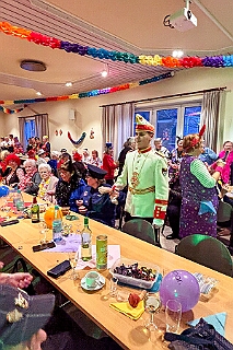 01 KFD Peter Paul 2026-02-04 08  Mittwoch, 4. Februar - Der 2. karnvalistischem Nachmittag der KFD St. Peter und Paul Gemeinde in Huckingen war unser Auftakt an diesem Tag. Eine Super Stimmung im Saal. Gestärkt mit ausreichend Kuchen und Kaffee ginge dann nach Walsum. In Open Rheins „Zum Johanniter“  fan die „Flüstersitzung“ der Prinzengarde statt.