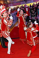 01 KarnevalOnIce 2026-02-06 14  alleato Arena und Ordensessen - Am späten Freitagnachmittag hieß es zum 4. Mal „Karneval on Ice“ . Nach der Premiere 2023 ist diese Veranstaltung weiterhin beliebt.  Das (Spaß)Eishockeyspiel der Teams Karneval vs. Stadt Duisburg endete 10:10. Nach diesem Besuch waren noch bei der Ehrengarde, diese hat den „Großen Orden“ an Joachim Loosen verliehen. : DVPJ, Toni I, Kinderprinz Juls I., Juls I., Prinzessin, Aileen I., Prinzessin Aileen I., HDK, Duisburg, Karneval, Helau, Tollität, Event, Session 2025, Session 2026, Hauptausschuss, Gemeinschaft, Hauptausschuss Karneval Duisburg, Duisburg ist echt