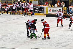 01 KarnevalOnIce 2026-02-06 45  alleato Arena und Ordensessen - Am späten Freitagnachmittag hieß es zum 4. Mal „Karneval on Ice“ . Nach der Premiere 2023 ist diese Veranstaltung weiterhin beliebt.  Das (Spaß)Eishockeyspiel der Teams Karneval vs. Stadt Duisburg endete 10:10. Nach diesem Besuch waren noch bei der Ehrengarde, diese hat den „Großen Orden“ an Joachim Loosen verliehen. : DVPJ, Toni I, Kinderprinz Juls I., Juls I., Prinzessin, Aileen I., Prinzessin Aileen I., HDK, Duisburg, Karneval, Helau, Tollität, Event, Session 2025, Session 2026, Hauptausschuss, Gemeinschaft, Hauptausschuss Karneval Duisburg, Duisburg ist echt