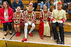 03 OSC Rheinhausen 2026-02-07 02  Samstags Tour, 7. Februar - Mittags begann unsere Tour, insgesamt 7 Auftritte, im Hewag Seniorenstift an der Karl-Jarres-Straße. Es folgte dann im Karl Martin Haus bei den Jungschützen, begleitet von unserer Minigarde, der nächste Termin. Nach sportlichen Stop dann beim OSC in Rheinhausen ging es zur Mädchensitzung von Rot-Weiß Hamborn-Marxloh. Von dort in die City, einmal zur die Galasitzung der Bürgergarde im WYNDHAM Hotel und dann die Damensitzung vom Sonnigen Süden. Zum Schluss war dann noch das Kostümfest der „Hippen“ in Großenbaum.