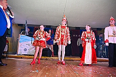 06 Damens SonniSued 2026-02-07 04  Samstags Tour, 7. Februar - Mittags begann unsere Tour, insgesamt 7 Auftritte, im Hewag Seniorenstift an der Karl-Jarres-Straße. Es folgte dann im Karl Martin Haus bei den Jungschützen, begleitet von unserer Minigarde, der nächste Termin. Nach sportlichen Stop dann beim OSC in Rheinhausen ging es zur Mädchensitzung von Rot-Weiß Hamborn-Marxloh. Von dort in die City, einmal zur die Galasitzung der Bürgergarde im WYNDHAM Hotel und dann die Damensitzung vom Sonnigen Süden. Zum Schluss war dann noch das Kostümfest der „Hippen“ in Großenbaum. : DVPJ, Toni I, Kinderprinz Juls I., Juls I., Prinzessin, Aileen I., Prinzessin Aileen I., HDK, Duisburg, Karneval, Helau, Tollität, Event, Session 2025, Session 2026, Hauptausschuss, Gemeinschaft, Hauptausschuss Karneval Duisburg, Duisburg ist echt