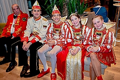 Prinzenem Intercity 2026- 02-10 05  Mal nicht wie immer - Eigentlich ist es Tradition der Roten Funken zu ihrem Prinzenempfang am Mittwoch vor Altweiber zu bitten. Dieses Jahr wurden im IntercityHotel die Tollitätten unvermeidbar einen Tag vorher : DVPJ, Toni I, Kinderprinz Juls I., Juls I., Prinzessin, Aileen I., Prinzessin Aileen I., HDK, Duisburg, Karneval, Helau, Tollität, Event, Session 2025, Session 2026, Hauptausschuss, Gemeinschaft, Hauptausschuss Karneval Duisburg, Duisburg ist echt