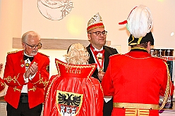 Prinzenem Intercity 2026- 02-10 42  Mal nicht wie immer - Eigentlich ist es Tradition der Roten Funken zu ihrem Prinzenempfang am Mittwoch vor Altweiber zu bitten. Dieses Jahr wurden im IntercityHotel die Tollitätten unvermeidbar einen Tag vorher : DVPJ, Toni I, Kinderprinz Juls I., Juls I., Prinzessin, Aileen I., Prinzessin Aileen I., HDK, Duisburg, Karneval, Helau, Tollität, Event, Session 2025, Session 2026, Hauptausschuss, Gemeinschaft, Hauptausschuss Karneval Duisburg, Duisburg ist echt