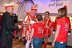 Prinzenem Intercity 2026- 02-10 46  Mal nicht wie immer - Eigentlich ist es Tradition der Roten Funken zu ihrem Prinzenempfang am Mittwoch vor Altweiber zu bitten. Dieses Jahr wurden im IntercityHotel die Tollitätten unvermeidbar einen Tag vorher : DVPJ, Toni I, Kinderprinz Juls I., Juls I., Prinzessin, Aileen I., Prinzessin Aileen I., HDK, Duisburg, Karneval, Helau, Tollität, Event, Session 2025, Session 2026, Hauptausschuss, Gemeinschaft, Hauptausschuss Karneval Duisburg, Duisburg ist echt