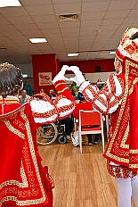 04 CasaMia Seniorkar 2026- 02-11 07  Mittwochs Tour, 11. Februar - Um 10 Uhr ging es an diesem Tag auf Karnevalsfeier der GGS Tonstraße für uns los. Danach waren dann 2 Termine mit Prinz Toni zusammen, einmal der Rathausempfang in Rheinhausen und das Wiegen bei der DEKRA. Am Nachmittag standen 3 Seniorenkarnevaslfeiern an, bei Casa Mia in Röttgersbach und den Hewag-Zentren Hufstraße und Brauerstraße. Nach dem Kurzbesuch bei den Lebensräumen Duisburg ging es in den Steinhof zum Abend für den Bürger des Jahres. : DVPJ, Toni I, Kinderprinz Juls I., Juls I., Prinzessin, Aileen I., Prinzessin Aileen I., HDK, Duisburg, Karneval, Helau, Tollität, Event, Session 2025, Session 2026, Hauptausschuss, Gemeinschaft, Hauptausschuss Karneval Duisburg, Duisburg ist echt