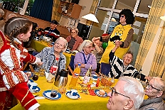 06 SeniKarn HEWAH Brauerstrasse 2026- 02-11 06  Mittwochs Tour, 11. Februar - Um 10 Uhr ging es an diesem Tag auf Karnevalsfeier der GGS Tonstraße für uns los. Danach waren dann 2 Termine mit Prinz Toni zusammen, einmal der Rathausempfang in Rheinhausen und das Wiegen bei der DEKRA. Am Nachmittag standen 3 Seniorenkarnevaslfeiern an, bei Casa Mia in Röttgersbach und den Hewag-Zentren Hufstraße und Brauerstraße. Nach dem Kurzbesuch bei den Lebensräumen Duisburg ging es in den Steinhof zum Abend für den Bürger des Jahres. : DVPJ, Toni I, Kinderprinz Juls I., Juls I., Prinzessin, Aileen I., Prinzessin Aileen I., HDK, Duisburg, Karneval, Helau, Tollität, Event, Session 2025, Session 2026, Hauptausschuss, Gemeinschaft, Hauptausschuss Karneval Duisburg, Duisburg ist echt