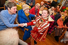 06 SeniKarn HEWAH Brauerstrasse 2026- 02-11 07  Mittwochs Tour, 11. Februar - Um 10 Uhr ging es an diesem Tag auf Karnevalsfeier der GGS Tonstraße für uns los. Danach waren dann 2 Termine mit Prinz Toni zusammen, einmal der Rathausempfang in Rheinhausen und das Wiegen bei der DEKRA. Am Nachmittag standen 3 Seniorenkarnevaslfeiern an, bei Casa Mia in Röttgersbach und den Hewag-Zentren Hufstraße und Brauerstraße. Nach dem Kurzbesuch bei den Lebensräumen Duisburg ging es in den Steinhof zum Abend für den Bürger des Jahres. : DVPJ, Toni I, Kinderprinz Juls I., Juls I., Prinzessin, Aileen I., Prinzessin Aileen I., HDK, Duisburg, Karneval, Helau, Tollität, Event, Session 2025, Session 2026, Hauptausschuss, Gemeinschaft, Hauptausschuss Karneval Duisburg, Duisburg ist echt