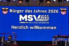 08 HDK Buerger desJahrse 2026- 02-11 01  Mittwochs Tour, 11. Februar - Um 10 Uhr ging es an diesem Tag auf Karnevalsfeier der GGS Tonstraße für uns los. Danach waren dann 2 Termine mit Prinz Toni zusammen, einmal der Rathausempfang in Rheinhausen und das Wiegen bei der DEKRA. Am Nachmittag standen 3 Seniorenkarnevaslfeiern an, bei Casa Mia in Röttgersbach und den Hewag-Zentren Hufstraße und Brauerstraße. Nach dem Kurzbesuch bei den Lebensräumen Duisburg ging es in den Steinhof zum Abend für den Bürger des Jahres. : DVPJ, Toni I, Kinderprinz Juls I., Juls I., Prinzessin, Aileen I., Prinzessin Aileen I., HDK, Duisburg, Karneval, Helau, Tollität, Event, Session 2025, Session 2026, Hauptausschuss, Gemeinschaft, Hauptausschuss Karneval Duisburg, Duisburg ist echt