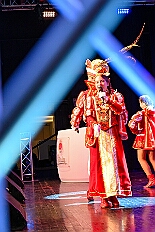 08 HDK Buerger desJahrse 2026- 02-11 07  Mittwochs Tour, 11. Februar - Um 10 Uhr ging es an diesem Tag auf Karnevalsfeier der GGS Tonstraße für uns los. Danach waren dann 2 Termine mit Prinz Toni zusammen, einmal der Rathausempfang in Rheinhausen und das Wiegen bei der DEKRA. Am Nachmittag standen 3 Seniorenkarnevaslfeiern an, bei Casa Mia in Röttgersbach und den Hewag-Zentren Hufstraße und Brauerstraße. Nach dem Kurzbesuch bei den Lebensräumen Duisburg ging es in den Steinhof zum Abend für den Bürger des Jahres. : DVPJ, Toni I, Kinderprinz Juls I., Juls I., Prinzessin, Aileen I., Prinzessin Aileen I., HDK, Duisburg, Karneval, Helau, Tollität, Event, Session 2025, Session 2026, Hauptausschuss, Gemeinschaft, Hauptausschuss Karneval Duisburg, Duisburg ist echt