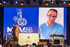 08 HDK Buerger desJahrse 2026- 02-11 28  Mittwochs Tour, 11. Februar - Um 10 Uhr ging es an diesem Tag auf Karnevalsfeier der GGS Tonstraße für uns los. Danach waren dann 2 Termine mit Prinz Toni zusammen, einmal der Rathausempfang in Rheinhausen und das Wiegen bei der DEKRA. Am Nachmittag standen 3 Seniorenkarnevaslfeiern an, bei Casa Mia in Röttgersbach und den Hewag-Zentren Hufstraße und Brauerstraße. Nach dem Kurzbesuch bei den Lebensräumen Duisburg ging es in den Steinhof zum Abend für den Bürger des Jahres. : DVPJ, Toni I, Kinderprinz Juls I., Juls I., Prinzessin, Aileen I., Prinzessin Aileen I., HDK, Duisburg, Karneval, Helau, Tollität, Event, Session 2025, Session 2026, Hauptausschuss, Gemeinschaft, Hauptausschuss Karneval Duisburg, Duisburg ist echt