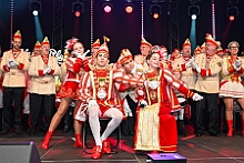 02 HDK Festzelt 2026- 02-12 12  Weiberfastnachts Tour, 11. Februar - Schon um 9 Uhr begann dieser ereignisreicher Tag für uns mit der Karnevalsfeier in der GGS Habichtstraße. Im HDK Festzelt wurden wir danach fanatisch gefeiert. Weiter ging es dann zu Hargreaves und ins LANUV zur der Firmenfeiern. Zwischendurch seine Seniorenfeier der AWO Karl-Jarres-Straße. Im Ratskeller feiern die Nordvereine Altweiber. In Folge fahren wir nach Laar, einmal zum Familienkarneval der KG Rot-Gold und die KFD feier im St. Ewald. Der vorletzte Auftritt dann die Altweibersitzung bei der Ehrengarde bevor es zum erneuten Heimspiel  zur Altweiber-Party in den Heimathafen geht. : DVPJ, Toni I, Kinderprinz Juls I., Juls I., Prinzessin, Aileen I., Prinzessin Aileen I., HDK, Duisburg, Karneval, Helau, Tollität, Event, Session 2025, Session 2026, Hauptausschuss, Gemeinschaft, Hauptausschuss Karneval Duisburg, Duisburg ist echt