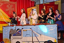 07 Familienk RG Laar 2026- 02-12 07  Weiberfastnachts Tour, 11. Februar - Schon um 9 Uhr begann dieser ereignisreicher Tag für uns mit der Karnevalsfeier in der GGS Habichtstraße. Im HDK Festzelt wurden wir danach fanatisch gefeiert. Weiter ging es dann zu Hargreaves und ins LANUV zur der Firmenfeiern. Zwischendurch seine Seniorenfeier der AWO Karl-Jarres-Straße. Im Ratskeller feiern die Nordvereine Altweiber. In Folge fahren wir nach Laar, einmal zum Familienkarneval der KG Rot-Gold und die KFD feier im St. Ewald. Der vorletzte Auftritt dann die Altweibersitzung bei der Ehrengarde bevor es zum erneuten Heimspiel  zur Altweiber-Party in den Heimathafen geht. : DVPJ, Toni I, Kinderprinz Juls I., Juls I., Prinzessin, Aileen I., Prinzessin Aileen I., HDK, Duisburg, Karneval, Helau, Tollität, Event, Session 2025, Session 2026, Hauptausschuss, Gemeinschaft, Hauptausschuss Karneval Duisburg, Duisburg ist echt