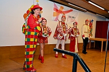 08 KFD StEwaldi Laar 2026- 02-12 15  Weiberfastnachts Tour, 11. Februar - Schon um 9 Uhr begann dieser ereignisreicher Tag für uns mit der Karnevalsfeier in der GGS Habichtstraße. Im HDK Festzelt wurden wir danach fanatisch gefeiert. Weiter ging es dann zu Hargreaves und ins LANUV zur der Firmenfeiern. Zwischendurch seine Seniorenfeier der AWO Karl-Jarres-Straße. Im Ratskeller feiern die Nordvereine Altweiber. In Folge fahren wir nach Laar, einmal zum Familienkarneval der KG Rot-Gold und die KFD feier im St. Ewald. Der vorletzte Auftritt dann die Altweibersitzung bei der Ehrengarde bevor es zum erneuten Heimspiel  zur Altweiber-Party in den Heimathafen geht. : DVPJ, Toni I, Kinderprinz Juls I., Juls I., Prinzessin, Aileen I., Prinzessin Aileen I., HDK, Duisburg, Karneval, Helau, Tollität, Event, Session 2025, Session 2026, Hauptausschuss, Gemeinschaft, Hauptausschuss Karneval Duisburg, Duisburg ist echt