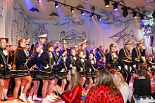 10 Altweib AMaB 2026- 02-12 03  Weiberfastnachts Tour, 11. Februar - Schon um 9 Uhr begann dieser ereignisreicher Tag für uns mit der Karnevalsfeier in der GGS Habichtstraße. Im HDK Festzelt wurden wir danach fanatisch gefeiert. Weiter ging es dann zu Hargreaves und ins LANUV zur der Firmenfeiern. Zwischendurch seine Seniorenfeier der AWO Karl-Jarres-Straße. Im Ratskeller feiern die Nordvereine Altweiber. In Folge fahren wir nach Laar, einmal zum Familienkarneval der KG Rot-Gold und die KFD feier im St. Ewald. Der vorletzte Auftritt dann die Altweibersitzung bei der Ehrengarde bevor es zum erneuten Heimspiel  zur Altweiber-Party in den Heimathafen geht. : DVPJ, Toni I, Kinderprinz Juls I., Juls I., Prinzessin, Aileen I., Prinzessin Aileen I., HDK, Duisburg, Karneval, Helau, Tollität, Event, Session 2025, Session 2026, Hauptausschuss, Gemeinschaft, Hauptausschuss Karneval Duisburg, Duisburg ist echt