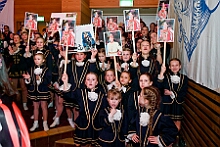 10 Altweib AMaB 2026- 02-12 11  Weiberfastnachts Tour, 11. Februar - Schon um 9 Uhr begann dieser ereignisreicher Tag für uns mit der Karnevalsfeier in der GGS Habichtstraße. Im HDK Festzelt wurden wir danach fanatisch gefeiert. Weiter ging es dann zu Hargreaves und ins LANUV zur der Firmenfeiern. Zwischendurch seine Seniorenfeier der AWO Karl-Jarres-Straße. Im Ratskeller feiern die Nordvereine Altweiber. In Folge fahren wir nach Laar, einmal zum Familienkarneval der KG Rot-Gold und die KFD feier im St. Ewald. Der vorletzte Auftritt dann die Altweibersitzung bei der Ehrengarde bevor es zum erneuten Heimspiel  zur Altweiber-Party in den Heimathafen geht. : DVPJ, Toni I, Kinderprinz Juls I., Juls I., Prinzessin, Aileen I., Prinzessin Aileen I., HDK, Duisburg, Karneval, Helau, Tollität, Event, Session 2025, Session 2026, Hauptausschuss, Gemeinschaft, Hauptausschuss Karneval Duisburg, Duisburg ist echt