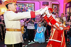 02 Kostuemfest SZ  Prinzgrd 2026-02-13 08  Kinderkarneval und Kostümfest   Der Karnevalsfreitag und seine Traditionen. Zuerst waren im Sermer Festzelt auf dem Kasselle-Pitter-Platz zum dortigen Kinderkarneval. Am frühen Abend hatte dann noch der SZ der Prinzengarde in der Gaststätte „Zum Treffpunkt“ zum Kostümfest eingeladen. : DVPJ, Toni I, Kinderprinz Juls I., Juls I., Prinzessin, Aileen I., Prinzessin Aileen I., HDK, Duisburg, Karneval, Helau, Tollität, Event, Session 2025, Session 2026, Hauptausschuss, Gemeinschaft, Hauptausschuss Karneval Duisburg, Duisburg ist echt