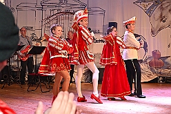 02 Bordfest AMaB 2026- 02-14 17  Samstags Tour, 14. Februar - Nach dem Kinderkarnevalszug hatten wir an diesem Samstag noch 3 Termine. Zuerst waren wir zum Seniorenkarneval im CURATA Haus in Dinslaken Hiesfeld. Am Abend ging es zum letzten Mal bei unseren » Blauen Jungs « auf die Bühne. Und auch zum letzten Mal hieß es Helau bei der KG Rot-Gold Laar. : DVPJ, Toni I, Kinderprinz Juls I., Juls I., Prinzessin, Aileen I., Prinzessin Aileen I., HDK, Duisburg, Karneval, Helau, Tollität, Event, Session 2025, Session 2026, Hauptausschuss, Gemeinschaft, Hauptausschuss Karneval Duisburg, Duisburg ist echt