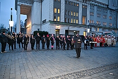 01 Das Wecken 2026- 02-14 03  Unser Tag - ein schöner Tag - Es war 8 Uhr in der Früh als wir am Samstagmorgen, 14. Februar, als wir mit Musik am WYNDHAM Hotel Duisburger Hof geweckt wurden. Danach ging es dann nach Hamborn wo „unser“ Kinderkarnevalszug pünktlich um 11:11 Uhr startete. Zu Mittagszeit gab es dann anschließend eine Empfang für uns und die Teneriffa Delegation. : DVPJ, Toni I, Kinderprinz Juls I., Juls I., Prinzessin, Aileen I., Prinzessin Aileen I., HDK, Duisburg, Karneval, Helau, Tollität, Event, Session 2025, Session 2026, Hauptausschuss, Gemeinschaft, Hauptausschuss Karneval Duisburg, Duisburg ist echt