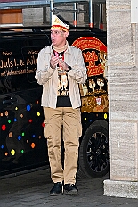 01 Das Wecken 2026- 02-14 10  Unser Tag - ein schöner Tag - Es war 8 Uhr in der Früh als wir am Samstagmorgen, 14. Februar, als wir mit Musik am WYNDHAM Hotel Duisburger Hof geweckt wurden. Danach ging es dann nach Hamborn wo „unser“ Kinderkarnevalszug pünktlich um 11:11 Uhr startete. Zu Mittagszeit gab es dann anschließend eine Empfang für uns und die Teneriffa Delegation. : DVPJ, Toni I, Kinderprinz Juls I., Juls I., Prinzessin, Aileen I., Prinzessin Aileen I., HDK, Duisburg, Karneval, Helau, Tollität, Event, Session 2025, Session 2026, Hauptausschuss, Gemeinschaft, Hauptausschuss Karneval Duisburg, Duisburg ist echt