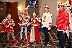 01 Das Wecken 2026- 02-14 15  Unser Tag - ein schöner Tag - Es war 8 Uhr in der Früh als wir am Samstagmorgen, 14. Februar, als wir mit Musik am WYNDHAM Hotel Duisburger Hof geweckt wurden. Danach ging es dann nach Hamborn wo „unser“ Kinderkarnevalszug pünktlich um 11:11 Uhr startete. Zu Mittagszeit gab es dann anschließend eine Empfang für uns und die Teneriffa Delegation. : DVPJ, Toni I, Kinderprinz Juls I., Juls I., Prinzessin, Aileen I., Prinzessin Aileen I., HDK, Duisburg, Karneval, Helau, Tollität, Event, Session 2025, Session 2026, Hauptausschuss, Gemeinschaft, Hauptausschuss Karneval Duisburg, Duisburg ist echt