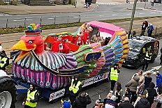 02 Der Zug 2026- 02-14 14  Unser Tag - ein schöner Tag - Es war 8 Uhr in der Früh als wir am Samstagmorgen, 14. Februar, als wir mit Musik am WYNDHAM Hotel Duisburger Hof geweckt wurden. Danach ging es dann nach Hamborn wo „unser“ Kinderkarnevalszug pünktlich um 11:11 Uhr startete. Zu Mittagszeit gab es dann anschließend eine Empfang für uns und die Teneriffa Delegation. : DVPJ, Toni I, Kinderprinz Juls I., Juls I., Prinzessin, Aileen I., Prinzessin Aileen I., HDK, Duisburg, Karneval, Helau, Tollität, Event, Session 2025, Session 2026, Hauptausschuss, Gemeinschaft, Hauptausschuss Karneval Duisburg, Duisburg ist echt