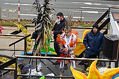02 Der Zug 2026- 02-14 43  Unser Tag - ein schöner Tag - Es war 8 Uhr in der Früh als wir am Samstagmorgen, 14. Februar, als wir mit Musik am WYNDHAM Hotel Duisburger Hof geweckt wurden. Danach ging es dann nach Hamborn wo „unser“ Kinderkarnevalszug pünktlich um 11:11 Uhr startete. Zu Mittagszeit gab es dann anschließend eine Empfang für uns und die Teneriffa Delegation. : DVPJ, Toni I, Kinderprinz Juls I., Juls I., Prinzessin, Aileen I., Prinzessin Aileen I., HDK, Duisburg, Karneval, Helau, Tollität, Event, Session 2025, Session 2026, Hauptausschuss, Gemeinschaft, Hauptausschuss Karneval Duisburg, Duisburg ist echt