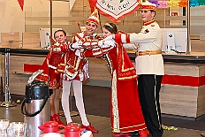 03 Der Empfang 2026- 02-14 25  Unser Tag - ein schöner Tag - Es war 8 Uhr in der Früh als wir am Samstagmorgen, 14. Februar, als wir mit Musik am WYNDHAM Hotel Duisburger Hof geweckt wurden. Danach ging es dann nach Hamborn wo „unser“ Kinderkarnevalszug pünktlich um 11:11 Uhr startete. Zu Mittagszeit gab es dann anschließend eine Empfang für uns und die Teneriffa Delegation. : DVPJ, Toni I, Kinderprinz Juls I., Juls I., Prinzessin, Aileen I., Prinzessin Aileen I., HDK, Duisburg, Karneval, Helau, Tollität, Event, Session 2025, Session 2026, Hauptausschuss, Gemeinschaft, Hauptausschuss Karneval Duisburg, Duisburg ist echt