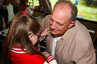 Fruehl Fest RW Rheinh 2026- 05-14 04  Frühlingsfest ohne Schaukelfotos  -Wie in jedem Jahr auf auf Christi Himmelfahrt, oder auch dem „Vatertag“, hatte die KG Rot-Weiß Rheinhausen zum ihrem Frühlingsfest geladen. All die Jahre gab es dort von den Crews die sogenannten „Schaukelfotos“. In diesem Jahr fielen diese  aber der Witterung zum Opfer. Das Fest fand in der Erlöserkirche statt und nicht in dessen Garten. : DVPJ, Oliver I, Kinderprinz Niklas I., Niklas I., Prinzessin, Greta I., Prinzessin Greta I., HDK, Duisburg, Karneval, Helau, Tollität, Event, Session 2026, Session 2027, Hauptausschuss, Gemeinschaft, Hauptausschuss Karneval Duisburg, Duisburg ist echt