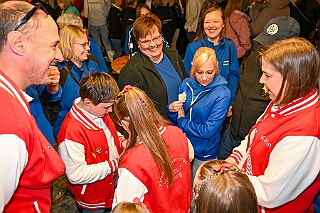 Fruehl Fest RW Rheinh 2026- 05-14 06  Frühlingsfest ohne Schaukelfotos  -Wie in jedem Jahr auf auf Christi Himmelfahrt, oder auch dem „Vatertag“, hatte die KG Rot-Weiß Rheinhausen zum ihrem Frühlingsfest geladen. All die Jahre gab es dort von den Crews die sogenannten „Schaukelfotos“. In diesem Jahr fielen diese  aber der Witterung zum Opfer. Das Fest fand in der Erlöserkirche statt und nicht in dessen Garten. : DVPJ, Oliver I, Kinderprinz Niklas I., Niklas I., Prinzessin, Greta I., Prinzessin Greta I., HDK, Duisburg, Karneval, Helau, Tollität, Event, Session 2026, Session 2027, Hauptausschuss, Gemeinschaft, Hauptausschuss Karneval Duisburg, Duisburg ist echt