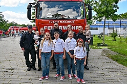 01 Sommerf GrafschFunken 2026- 06-13  02  Sommerfeste zum Ersten - Wir fuhren zum ersten Sommerfest auf die andre Rheinseite nach Moers. Der Besuch bei den Grafschafter Funken gehört schon zur Tradition. Danach erwartete uns ein großartiger Empfang beim Heimspiel auf dem Sommerfest unserer Stadtgarde. : DVPJ, Oliver I, Kinderprinz Niklas I., Niklas I., Prinzessin, Greta I., Prinzessin Greta I., HDK, Duisburg, Karneval, Helau, Tollität, Event, Session 2026, Session 2027, Hauptausschuss, Gemeinschaft, Hauptausschuss Karneval Duisburg, Duisburg ist echt