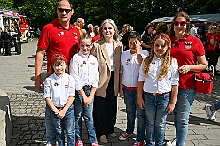 01 Sommerf GrafschFunken 2026- 06-13  21  Sommerfeste zum Ersten - Wir fuhren zum ersten Sommerfest auf die andre Rheinseite nach Moers. Der Besuch bei den Grafschafter Funken gehört schon zur Tradition. Danach erwartete uns ein großartiger Empfang beim Heimspiel auf dem Sommerfest unserer Stadtgarde. : DVPJ, Oliver I, Kinderprinz Niklas I., Niklas I., Prinzessin, Greta I., Prinzessin Greta I., HDK, Duisburg, Karneval, Helau, Tollität, Event, Session 2026, Session 2027, Hauptausschuss, Gemeinschaft, Hauptausschuss Karneval Duisburg, Duisburg ist echt