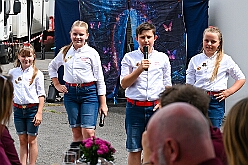 02 Sommerf MCV1979 2026- 07-04 09  Vom Musiktreffen zum Sommerfest - Am Samstag, 4. Juli, besuchten wir zuerst das Musik- und Freundschaftstreffen der „Ruhrpott-Guggis“ auf dem Platz vor „Manu´s Treff“ im Logport. Zum Sommerfest der KG MCV 1979 ging es anschließend dann nach Meiderich an die Bahnhofsstraße. : DVPJ, Oliver I, Kinderprinz Niklas I., Niklas I., Prinzessin, Greta I., Prinzessin Greta I., HDK, Duisburg, Karneval, Helau, Tollität, Event, Session 2026, Session 2027, Hauptausschuss, Gemeinschaft, Hauptausschuss Karneval Duisburg, Duisburg ist echt