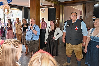 Wiesenfrueschoppen 2026- 10-04 20  Ein Hauch von Oktoberfest -  Die KG Königreich Duissern hatte auch in diesem Jahr wieder zu ihrem traditionellen „Wies´n Frühschoppen“ in die Tennis-Gaststätte des DSC Preussen eingeladen. : DVPJ, Oliver I, Kinderprinz Niklas I., Niklas I., Prinzessin, Greta I., Prinzessin Greta I., HDK, Duisburg, Karneval, Helau, Tollität, Event, Session 2026, Session 2027, Hauptausschuss, Gemeinschaft, Hauptausschuss Karneval Duisburg, Duisburg ist echt