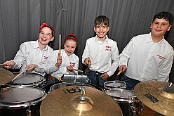 Prinzenwahl HDK 2025-04-11 11  Prinzenwahl 2025 - Am Freitag 11. April 2025 ist endlich so weit. Vorstellung bei der Präsidentenversammlung. Nach einer kurzen Verschnaufpause dann die Erlösung, wir sind gewählt als Kinderprinzencrew der Session 2025 / 2026. Danach dann das erste mal, ohne unsere Kindergarde, nur wir vier allein, auf die Bühne im Steinhof. Wir wurden gefeiert, beschenkt und machten sehr viele Fotos.  Hier auch nochmal einen herzlichen Glückwunsch an den des. Stadtprinzen Toni I. mit seiner Crew. : DVPJ, Toni I, Juls I., Prinz Karneval, Prinz, Prinz Juls I., Prinzessin Aileen I., Hofmarschälle, Page, Pagen, Paginnen, HDK, Duisburg, Karneval, Helau, Tollität, Event, Session 2025, Session 2025, HDK Duisburg, Hauptausschuss, Hauptausschuss Karneval Duisburg, Duisburg ist echt