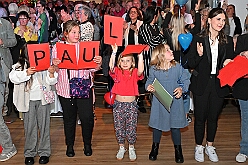 Prinzenwahl HDK 2025-04-11 23  Prinzenwahl 2025 - Am Freitag 11. April 2025 ist endlich so weit. Vorstellung bei der Präsidentenversammlung. Nach einer kurzen Verschnaufpause dann die Erlösung, wir sind gewählt als Kinderprinzencrew der Session 2025 / 2026. Danach dann das erste mal, ohne unsere Kindergarde, nur wir vier allein, auf die Bühne im Steinhof. Wir wurden gefeiert, beschenkt und machten sehr viele Fotos.  Hier auch nochmal einen herzlichen Glückwunsch an den des. Stadtprinzen Toni I. mit seiner Crew. : DVPJ, Toni I, Juls I., Prinz Karneval, Prinz, Prinz Juls I., Prinzessin Aileen I., Hofmarschälle, Page, Pagen, Paginnen, HDK, Duisburg, Karneval, Helau, Tollität, Event, Session 2025, Session 2025, HDK Duisburg, Hauptausschuss, Hauptausschuss Karneval Duisburg, Duisburg ist echt