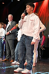 Prinzenwahl HDK 2025-04-11 38  Prinzenwahl 2025 - Am Freitag 11. April 2025 ist endlich so weit. Vorstellung bei der Präsidentenversammlung. Nach einer kurzen Verschnaufpause dann die Erlösung, wir sind gewählt als Kinderprinzencrew der Session 2025 / 2026. Danach dann das erste mal, ohne unsere Kindergarde, nur wir vier allein, auf die Bühne im Steinhof. Wir wurden gefeiert, beschenkt und machten sehr viele Fotos.  Hier auch nochmal einen herzlichen Glückwunsch an den des. Stadtprinzen Toni I. mit seiner Crew. : DVPJ, Toni I, Juls I., Prinz Karneval, Prinz, Prinz Juls I., Prinzessin Aileen I., Hofmarschälle, Page, Pagen, Paginnen, HDK, Duisburg, Karneval, Helau, Tollität, Event, Session 2025, Session 2025, HDK Duisburg, Hauptausschuss, Hauptausschuss Karneval Duisburg, Duisburg ist echt