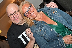 Prinzenwahl HDK 2025-04-11 41  Prinzenwahl 2025 - Am Freitag 11. April 2025 ist endlich so weit. Vorstellung bei der Präsidentenversammlung. Nach einer kurzen Verschnaufpause dann die Erlösung, wir sind gewählt als Kinderprinzencrew der Session 2025 / 2026. Danach dann das erste mal, ohne unsere Kindergarde, nur wir vier allein, auf die Bühne im Steinhof. Wir wurden gefeiert, beschenkt und machten sehr viele Fotos.  Hier auch nochmal einen herzlichen Glückwunsch an den des. Stadtprinzen Toni I. mit seiner Crew. : DVPJ, Toni I, Juls I., Prinz Karneval, Prinz, Prinz Juls I., Prinzessin Aileen I., Hofmarschälle, Page, Pagen, Paginnen, HDK, Duisburg, Karneval, Helau, Tollität, Event, Session 2025, Session 2025, HDK Duisburg, Hauptausschuss, Hauptausschuss Karneval Duisburg, Duisburg ist echt