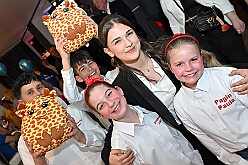 Prinzenwahl HDK 2025-04-11 60  Prinzenwahl 2025 - Am Freitag 11. April 2025 ist endlich so weit. Vorstellung bei der Präsidentenversammlung. Nach einer kurzen Verschnaufpause dann die Erlösung, wir sind gewählt als Kinderprinzencrew der Session 2025 / 2026. Danach dann das erste mal, ohne unsere Kindergarde, nur wir vier allein, auf die Bühne im Steinhof. Wir wurden gefeiert, beschenkt und machten sehr viele Fotos.  Hier auch nochmal einen herzlichen Glückwunsch an den des. Stadtprinzen Toni I. mit seiner Crew. : DVPJ, Toni I, Juls I., Prinz Karneval, Prinz, Prinz Juls I., Prinzessin Aileen I., Hofmarschälle, Page, Pagen, Paginnen, HDK, Duisburg, Karneval, Helau, Tollität, Event, Session 2025, Session 2025, HDK Duisburg, Hauptausschuss, Hauptausschuss Karneval Duisburg, Duisburg ist echt