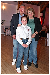 Prinzenwahl HDK 2025-04-11 61  Prinzenwahl 2025 - Am Freitag 11. April 2025 ist endlich so weit. Vorstellung bei der Präsidentenversammlung. Nach einer kurzen Verschnaufpause dann die Erlösung, wir sind gewählt als Kinderprinzencrew der Session 2025 / 2026. Danach dann das erste mal, ohne unsere Kindergarde, nur wir vier allein, auf die Bühne im Steinhof. Wir wurden gefeiert, beschenkt und machten sehr viele Fotos.  Hier auch nochmal einen herzlichen Glückwunsch an den des. Stadtprinzen Toni I. mit seiner Crew. : DVPJ, Toni I, Juls I., Prinz Karneval, Prinz, Prinz Juls I., Prinzessin Aileen I., Hofmarschälle, Page, Pagen, Paginnen, HDK, Duisburg, Karneval, Helau, Tollität, Event, Session 2025, Session 2025, HDK Duisburg, Hauptausschuss, Hauptausschuss Karneval Duisburg, Duisburg ist echt