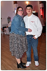 Prinzenwahl HDK 2025-04-11 65  Prinzenwahl 2025 - Am Freitag 11. April 2025 ist endlich so weit. Vorstellung bei der Präsidentenversammlung. Nach einer kurzen Verschnaufpause dann die Erlösung, wir sind gewählt als Kinderprinzencrew der Session 2025 / 2026. Danach dann das erste mal, ohne unsere Kindergarde, nur wir vier allein, auf die Bühne im Steinhof. Wir wurden gefeiert, beschenkt und machten sehr viele Fotos.  Hier auch nochmal einen herzlichen Glückwunsch an den des. Stadtprinzen Toni I. mit seiner Crew. : DVPJ, Toni I, Juls I., Prinz Karneval, Prinz, Prinz Juls I., Prinzessin Aileen I., Hofmarschälle, Page, Pagen, Paginnen, HDK, Duisburg, Karneval, Helau, Tollität, Event, Session 2025, Session 2025, HDK Duisburg, Hauptausschuss, Hauptausschuss Karneval Duisburg, Duisburg ist echt