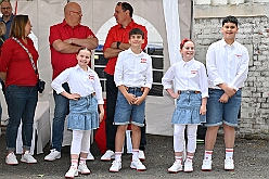 Mercuralia 2025-05-17 15  Maifest 2025 - Am Samstag dem 17. Mai besuchten wir das MERCURALIA der Römergarde in Dinslaken. Es war die XVII. Auflage und wie in jedem Jahr war die Kinderprinzencrew der Glücksbringer bei der Blumen-Frühlingsverlosung. : DVPJ, Holger II, Kinderprinz Phil II., Prinzessin, Mia I., Prinzessin Mia I., HDK, Duisburg, Karneval, Helau, Tollität, Event, Session 2024, Session 2025, Hauptausschuss, Gemeinschaft, Hauptausschuss Karneval Duisburg, Duisburg ist echt