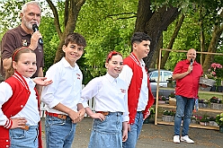 Mercuralia 2025-05-17 36  Maifest 2025 - Am Samstag dem 17. Mai besuchten wir das MERCURALIA der Römergarde in Dinslaken. Es war die XVII. Auflage und wie in jedem Jahr war die Kinderprinzencrew der Glücksbringer bei der Blumen-Frühlingsverlosung. : DVPJ, Holger II, Kinderprinz Phil II., Prinzessin, Mia I., Prinzessin Mia I., HDK, Duisburg, Karneval, Helau, Tollität, Event, Session 2024, Session 2025, Hauptausschuss, Gemeinschaft, Hauptausschuss Karneval Duisburg, Duisburg ist echt