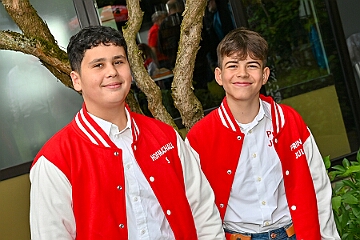 RW Rheinhausen Fruehlf 2025-05-29 01  Rauf auf die Schaukel - Eine Tradition am Vatertag ist das Frühlingsfest der KG Rot-Weiß Rheinhausen auf der Festwiese neben der Erlöserkirche in Rheinhausen. Zur Tradition gehört mittlerweile auch das „Schaukelfoto“. : DVPJ, Holger II, Kinderprinz Phil II., Prinzessin, Mia I., Prinzessin Mia I., HDK, Duisburg, Karneval, Helau, Tollität, Event, Session 2024, Session 2025, Hauptausschuss, Gemeinschaft, Hauptausschuss Karneval Duisburg, Duisburg ist echt