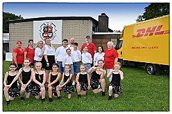 02 SommerfSchottenz 2025-06-14 06  Kinderfest & Sommerfest - Unser erstes Ziel war in Hamborn das Helios St. Johannes Klinikum. Ein großes Kinderfest veranstaltete der Förderverein KiK – Kind im Krankenhaus -  anlässlich seines 30jährigen Bestehens im Klinikgarten. Der zweite Termin war dann in Bissingheim auf der Sportanlage des ETUS Bissingheim. Wie schon im letzten Jahr fand dort das Sommerfest der KG Schottenzunft Duisburg statt. Zum letzten Termin, Sommerfest der Grafschafter Funken in Moers, wurde es ein wenig feucht von Oben. Aber kein Problem, wir standen unter „Schirmherrschaft“ von Katrin und Jörg. : DVPJ, Holger II, Kinderprinz Phil II., Prinzessin, Mia I., Prinzessin Mia I., HDK, Duisburg, Karneval, Helau, Tollität, Event, Session 2024, Session 2025, Hauptausschuss, Gemeinschaft, Hauptausschuss Karneval Duisburg, Duisburg ist echt