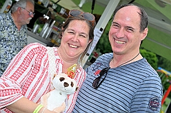 02 SommerfSchottenz 2025-06-14 14  Kinderfest & Sommerfest - Unser erstes Ziel war in Hamborn das Helios St. Johannes Klinikum. Ein großes Kinderfest veranstaltete der Förderverein KiK – Kind im Krankenhaus -  anlässlich seines 30jährigen Bestehens im Klinikgarten. Der zweite Termin war dann in Bissingheim auf der Sportanlage des ETUS Bissingheim. Wie schon im letzten Jahr fand dort das Sommerfest der KG Schottenzunft Duisburg statt. Zum letzten Termin, Sommerfest der Grafschafter Funken in Moers, wurde es ein wenig feucht von Oben. Aber kein Problem, wir standen unter „Schirmherrschaft“ von Katrin und Jörg. : DVPJ, Holger II, Kinderprinz Phil II., Prinzessin, Mia I., Prinzessin Mia I., HDK, Duisburg, Karneval, Helau, Tollität, Event, Session 2024, Session 2025, Hauptausschuss, Gemeinschaft, Hauptausschuss Karneval Duisburg, Duisburg ist echt
