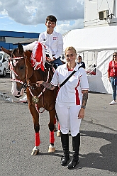 02 GardeGrillen Prinzegrd 2025-08-30 09  Tour-Tag 30. August - Gleich vier Sommerfeste standen auf dem Programm. Begonnen haben wir im Süden Duisburgs, natürlich bei der KG Sonniger-Süden. Dort starteten wir auch endlich mit dem Verkauf unserer Pins. Das nächste Ziel lag in Meiderich, das „Garde-Grillen“ der Duisburger Prinzengarde. Ein kurzer Besuch beim Kinderfest der KG Rote Funken lag auf dem Weg in den Westen Duisburgs zur 1. KG Baerl. : DVPJ, Holger II, Kinderprinz Phil II., Prinzessin, Mia I., Prinzessin Mia I., HDK, Duisburg, Karneval, Helau, Tollität, Event, Session 2024, Session 2025, Hauptausschuss, Gemeinschaft, Hauptausschuss Karneval Duisburg, Duisburg ist echt