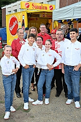 04 Sommerf KG Baerl 2025-08-30 10  Tour-Tag 30. August - Gleich vier Sommerfeste standen auf dem Programm. Begonnen haben wir im Süden Duisburgs, natürlich bei der KG Sonniger-Süden. Dort starteten wir auch endlich mit dem Verkauf unserer Pins. Das nächste Ziel lag in Meiderich, das „Garde-Grillen“ der Duisburger Prinzengarde. Ein kurzer Besuch beim Kinderfest der KG Rote Funken lag auf dem Weg in den Westen Duisburgs zur 1. KG Baerl. : DVPJ, Holger II, Kinderprinz Phil II., Prinzessin, Mia I., Prinzessin Mia I., HDK, Duisburg, Karneval, Helau, Tollität, Event, Session 2024, Session 2025, Hauptausschuss, Gemeinschaft, Hauptausschuss Karneval Duisburg, Duisburg ist echt